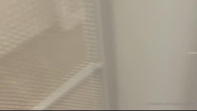 onlyfans_bella_420tw 真空出去浪，太刺激了！