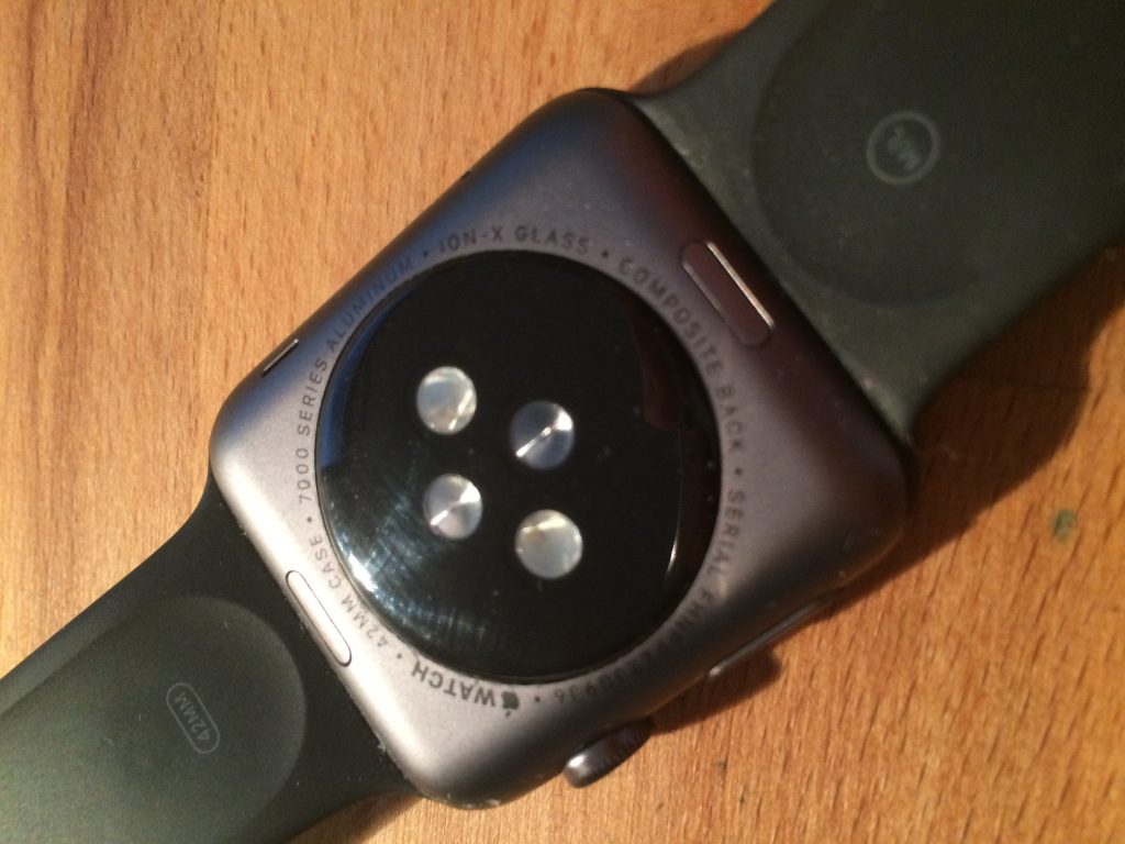 Número de serie en la parte posterior de Apple Watch