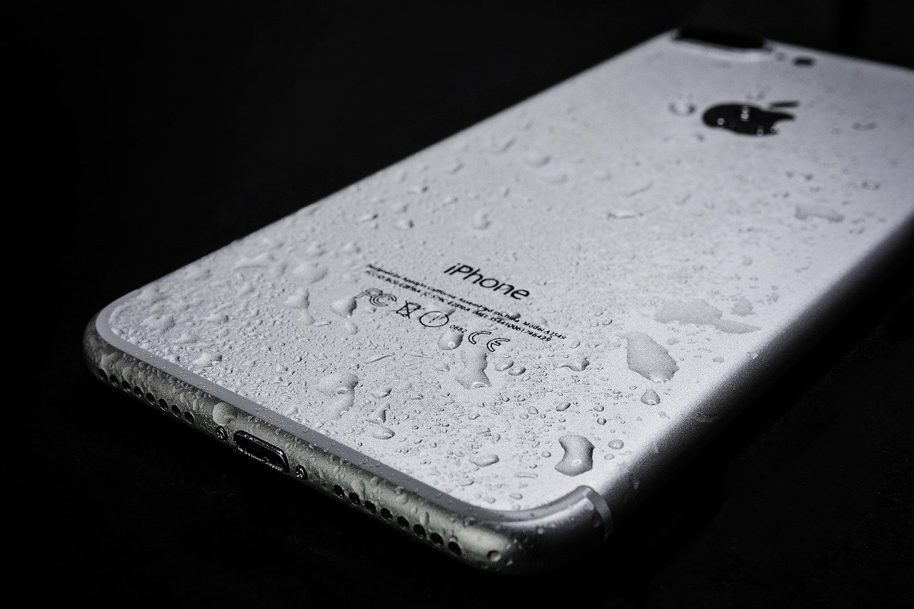 Wet iphone .jpg